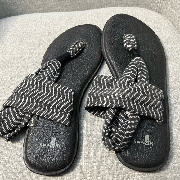 Sandals - Picture 3 of 4